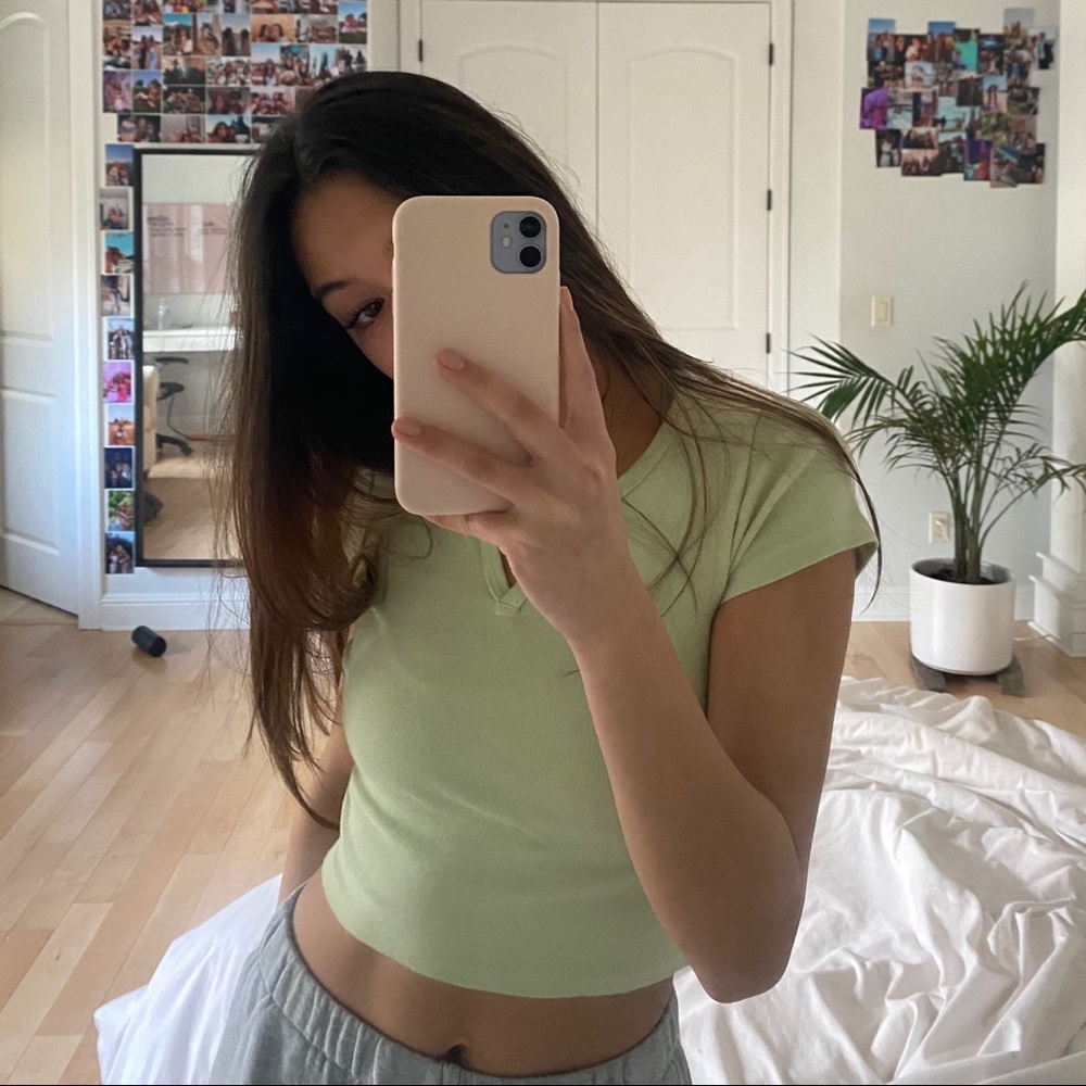 Green Brandy Melville Tee 🪴